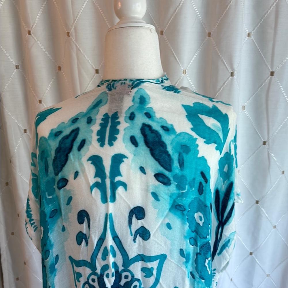 Floral Blue and White Kimono - Picture 5 of 6